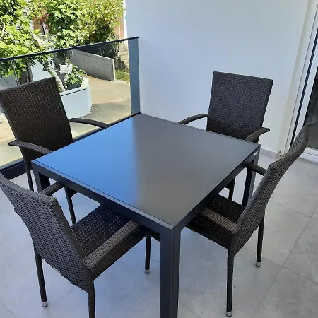 Matkovic Apartment Vir