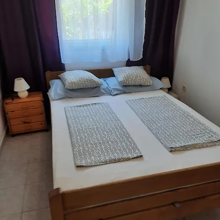 Matkovic Apartment Vir
